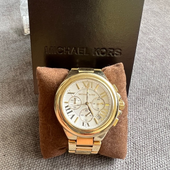 Gold Michael Kors Watch - Excellent Used Condition - Picture 5 of 6